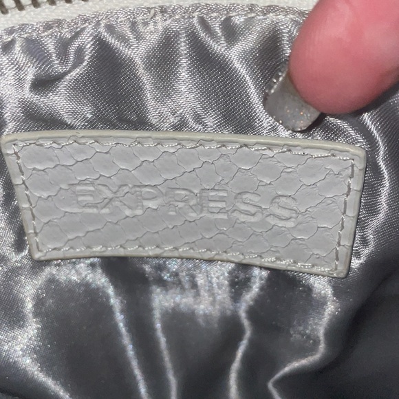 Express white scale pattern clutch - Picture 6 of 12